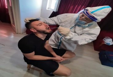 La jumătatea cantonamentului-carantină, fotbaliștii de la Petrolul au fost testați a doua oară de Covid-19, dar continuă să se antreneze, ca și până acum, pe “grupulețe”!