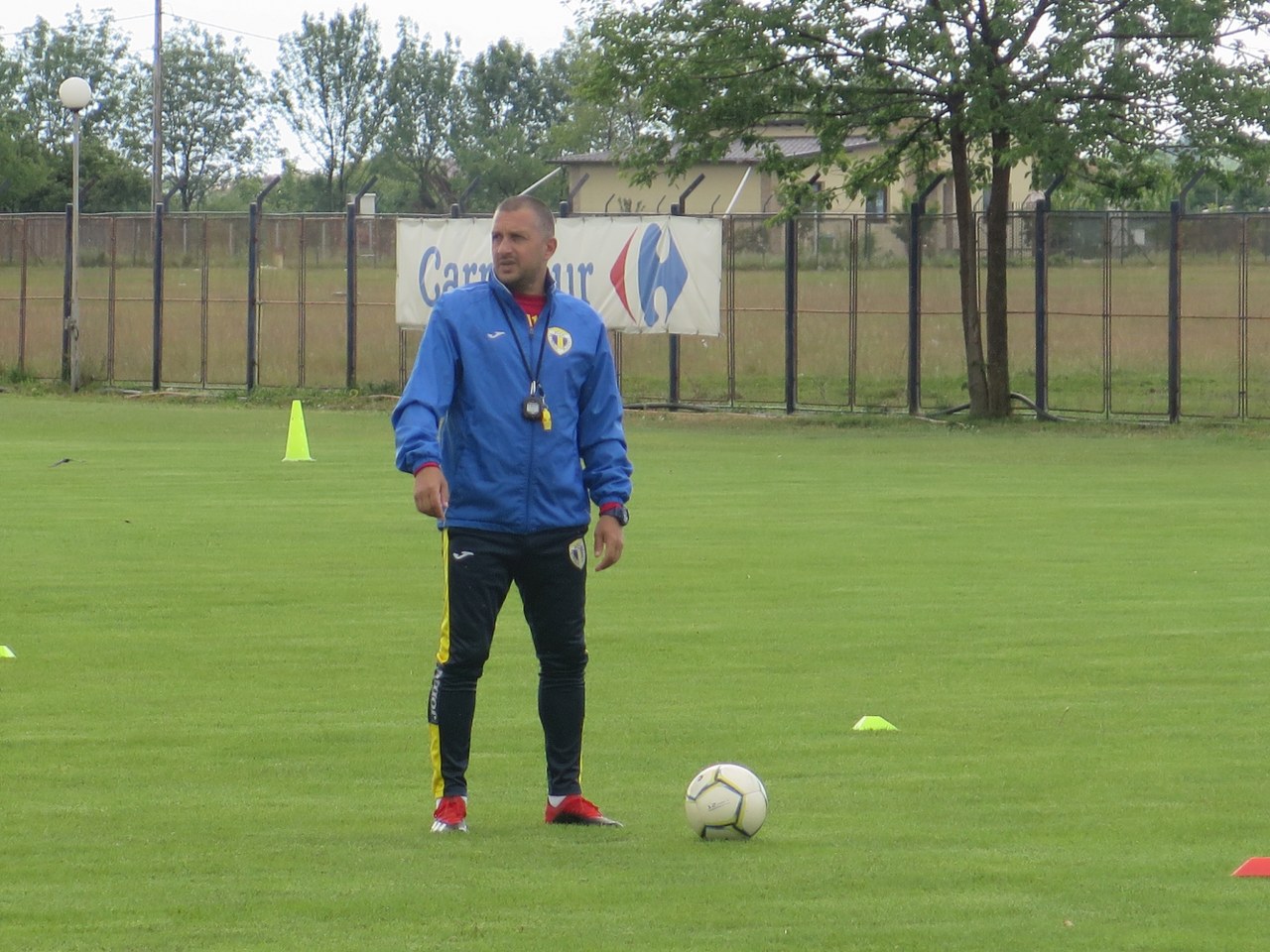 Petrolul pregătește mai… discret amicalul cu Astra, din a doua parte a săptămânii! Dacă viitoarele adversare din play-off cică ar fi mai “tăcute” în privința informațiilor pentru public, la fel s-ar dori și o strategie temporară similară la clubul “găzarilor”!