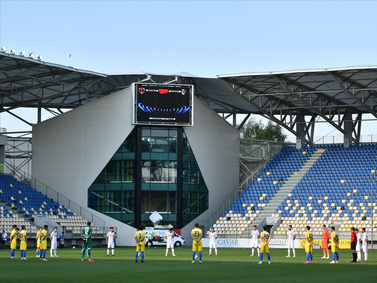 Ce-a fost asta, oameni buni?!? El era antrenorul Petrolului sperat să dea contur concret visului promovării? Totul s-a spulberat ca un castel de nisip, pe final de meci, în numai cinci minute de-a dreptul aiuritoare!