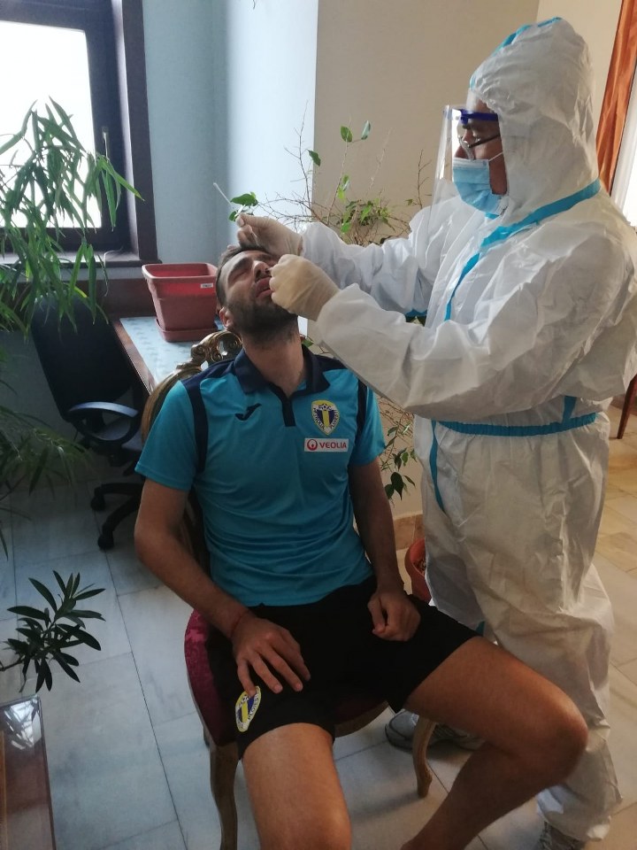 “Negativii” Petrolului au rămas “negativi” și după retestarea dintr-o zi de marți cu noroc! “Primvs Derby” se va juca așa cum a fost stabilit! Sâmbătă, pe “Ilie Oană”, deci, Petrolul – Rapid! “Negativii” Petrolului au rămas “negativi” și după retestarea dintr-o zi de marți cu noroc! “Primvs Derby” se va juca așa cum a fost stabilit! Sâmbătă, pe “Ilie Oană”, deci, Petrolul – Rapid!