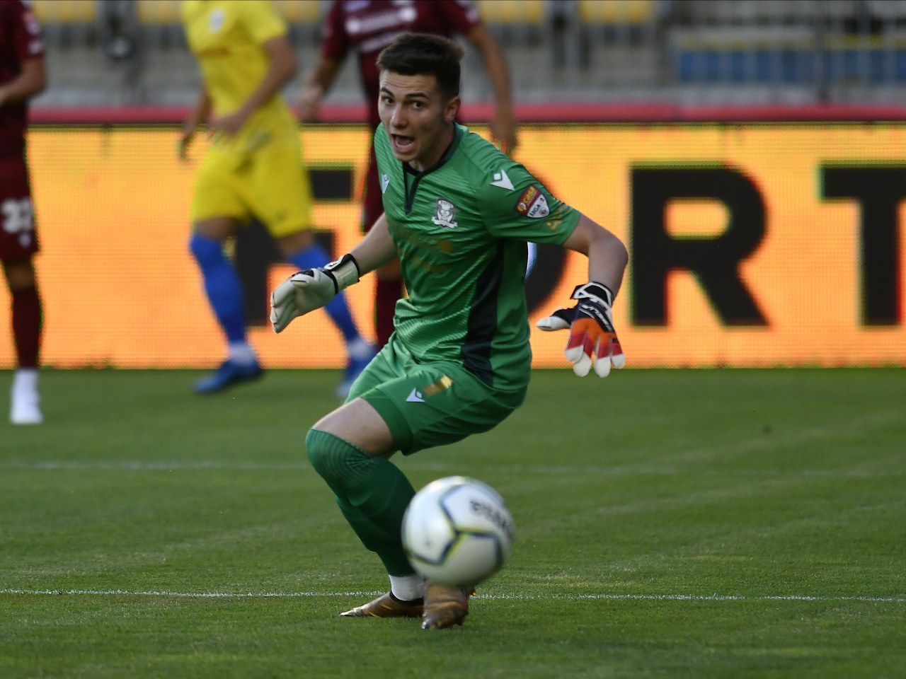 Petroliștii se îmbolnăvesc pe capete! Jucătorii, de… coronavirus; suporterii – de inimă rea! În 64 de ani de urmărit fotbal, nu am mai văzut un penalti ratat de trei ori de către oameni diferiți!!!