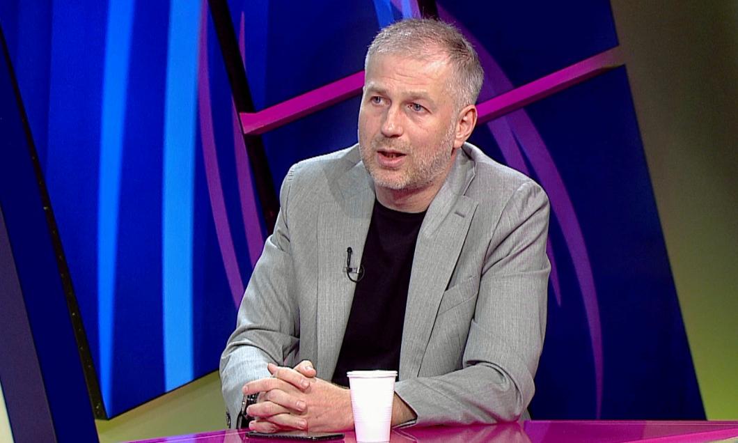 O informație de pe un site central de sport i-a bucurat pe suporterii Petrolului. E bine totuși să nu zici hop până nu (chiar) ai sărit cu… Edi Iordănescu în curtea găzarilor!