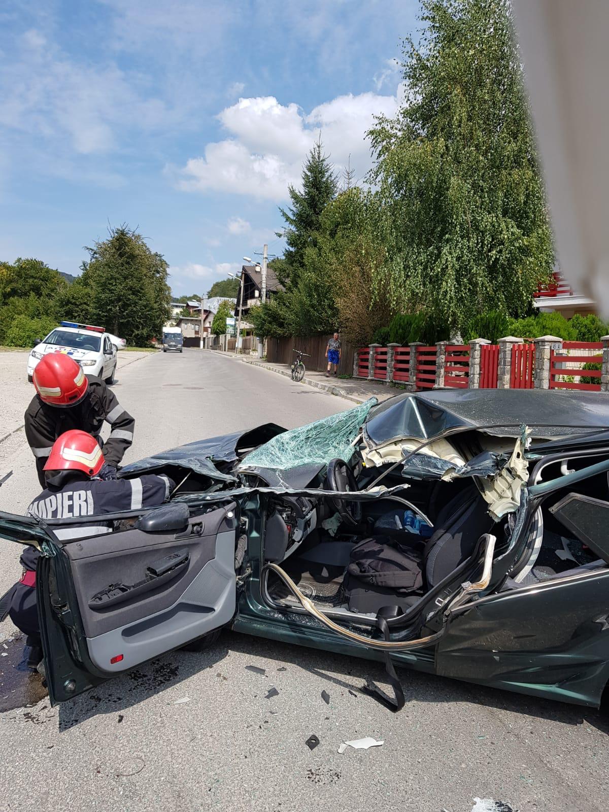Imagini de la accidentul de astăzi din Buşteni