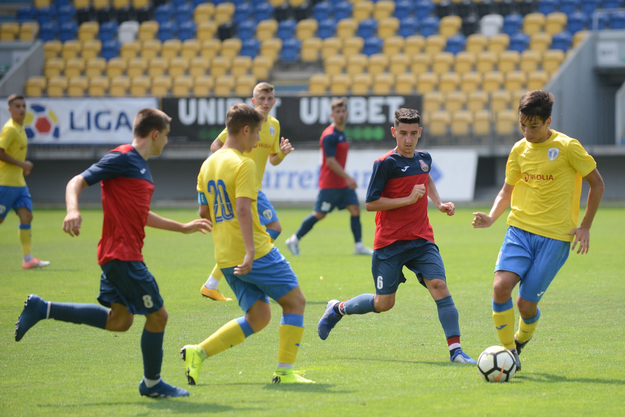 Echipele Petrolului “U 17” și “U 19” au câte cinci infectați cu virusul Covid-19. Antrenorii lor, foștii mari portari Gheorghe Liliac și Victor Roșca, au probleme deosebite la debutul din Liga Elitelor!