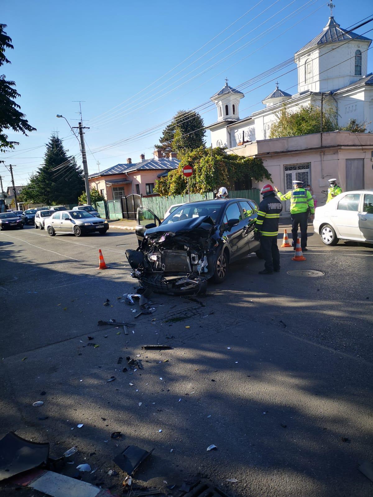 Imagini de la accidentul de pe strada Plăieșilor din Ploiești Imagini de la accidentul de pe strada Plăieșilor din Ploiești