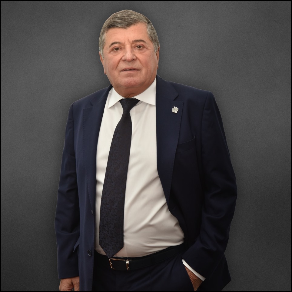 Ghici din partea cărui partid va candida Savin la Parlament?