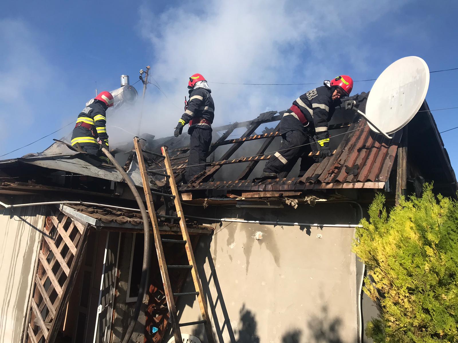 Imgini de la incendiul de astăzi din Puchenii Mari