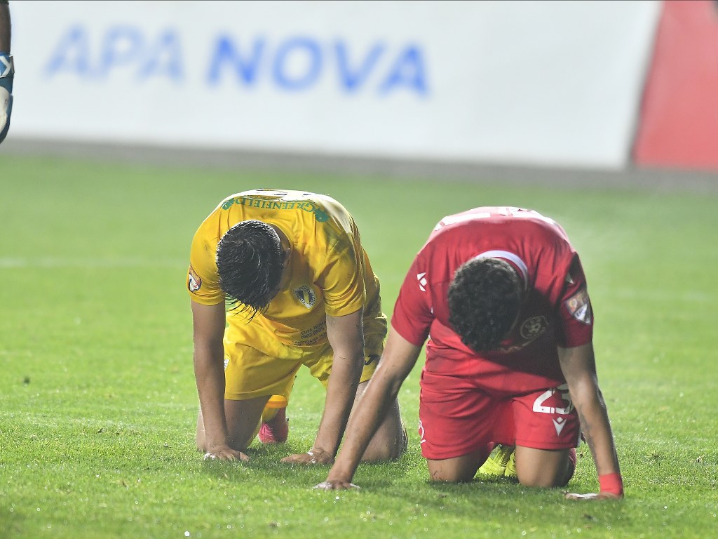 “Ispravă” nouă pentru Petrolul: nu mai câștigă acasă nici măcar cu o abia promovată! Ce mai este de făcut dacă nu merge cu pedepsele pecuniare? Poate, o schimbare de actual staff tehnic, de ce nu?