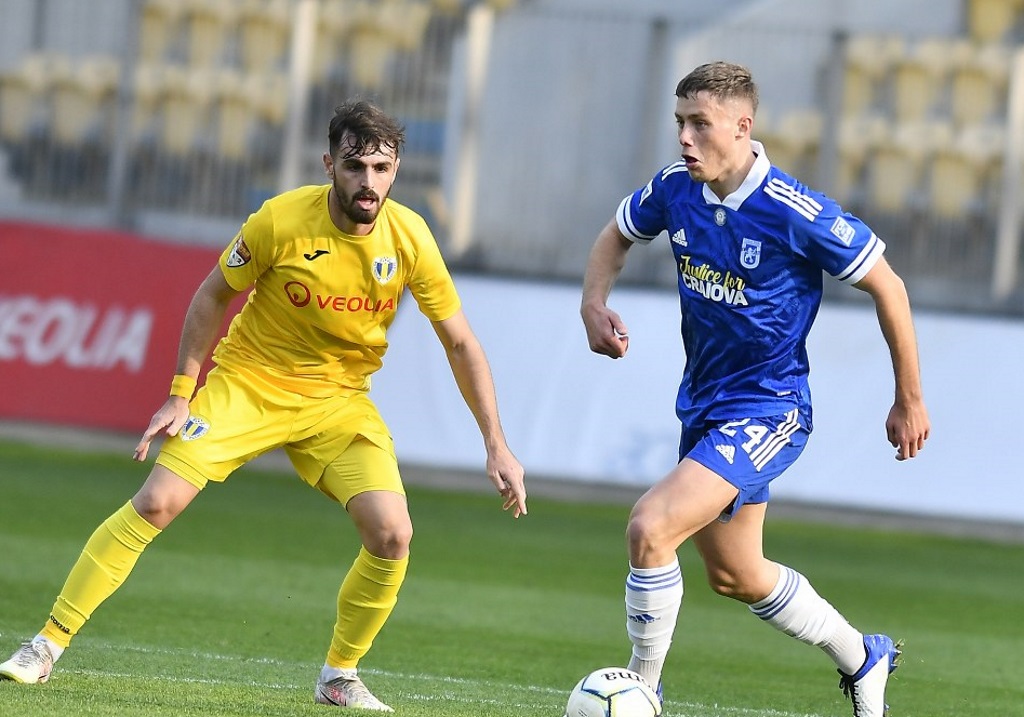 Nu a mers, doi ani, cu jucători români, nu prea merge nici cu străini, acum, încercați atunci cu… extratereștri! Dacă se apelează la altă soluție, mai stă Petrolul vreo 15-20 de ani în Liga 2! Și-ar mai fi ceva: căutați un antrenor ca la… Recea!