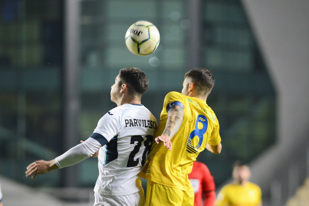 Atunci când geniul Maradona se “mută” în Cer, Petrolul nu reușește să câștige nici în fața unei Gloria Buzău cu multe improvizații! Blestemul meciurilor fără victorie de acasă continuă pentru “lupi”!