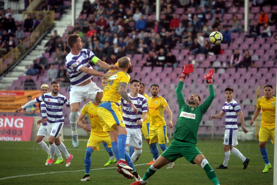 Petrolul zboară, vineri, spre Timișoara tot cu lotul în piuneze! La meciul cu ASU Poli, vor reveni Cebotari și Bratu, restul absenților așteptând rezultatul ultimei testări, fiind totuși slabe speranțe să poată reveni pe teren în Banat