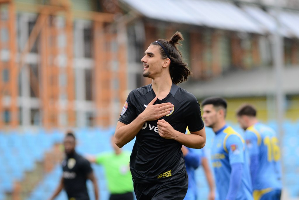 Bine că s-a terminat anul cu… bine! Petrolul a câștigat, la scor, un meci important pe terenul incomodei Unirea Slobozia și a ajuns aproape de play-off. Calificarea, lăsată pe primăvară!