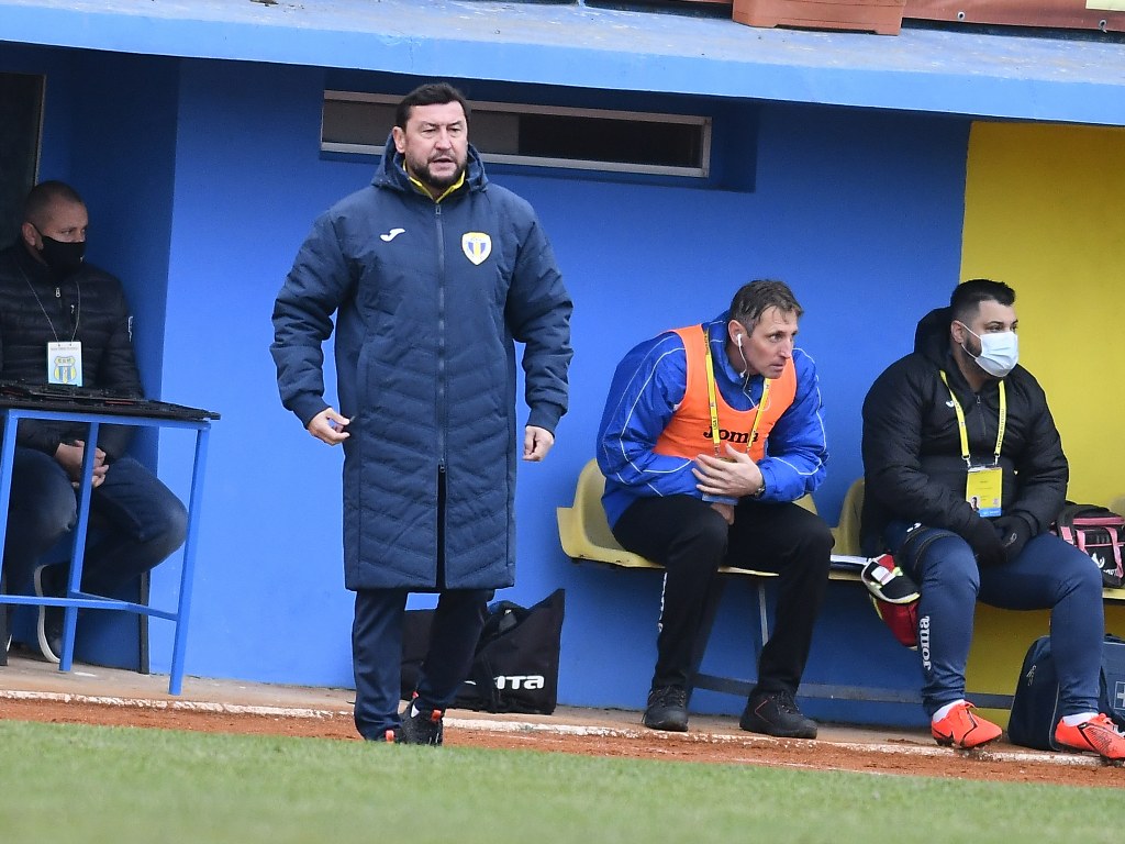 Cu fotbaliștii și antrenorul principal în vacanță de aproape o săptămână, conducerea Petrolului va face în curând analiza prestațiilor celor care au lăsat echipa pe locul al VIII-lea! De la 20 februarie 2021 încolo, numai… șase succese la rând vor oferi siguranța unui play-off cu șanse de promovare!