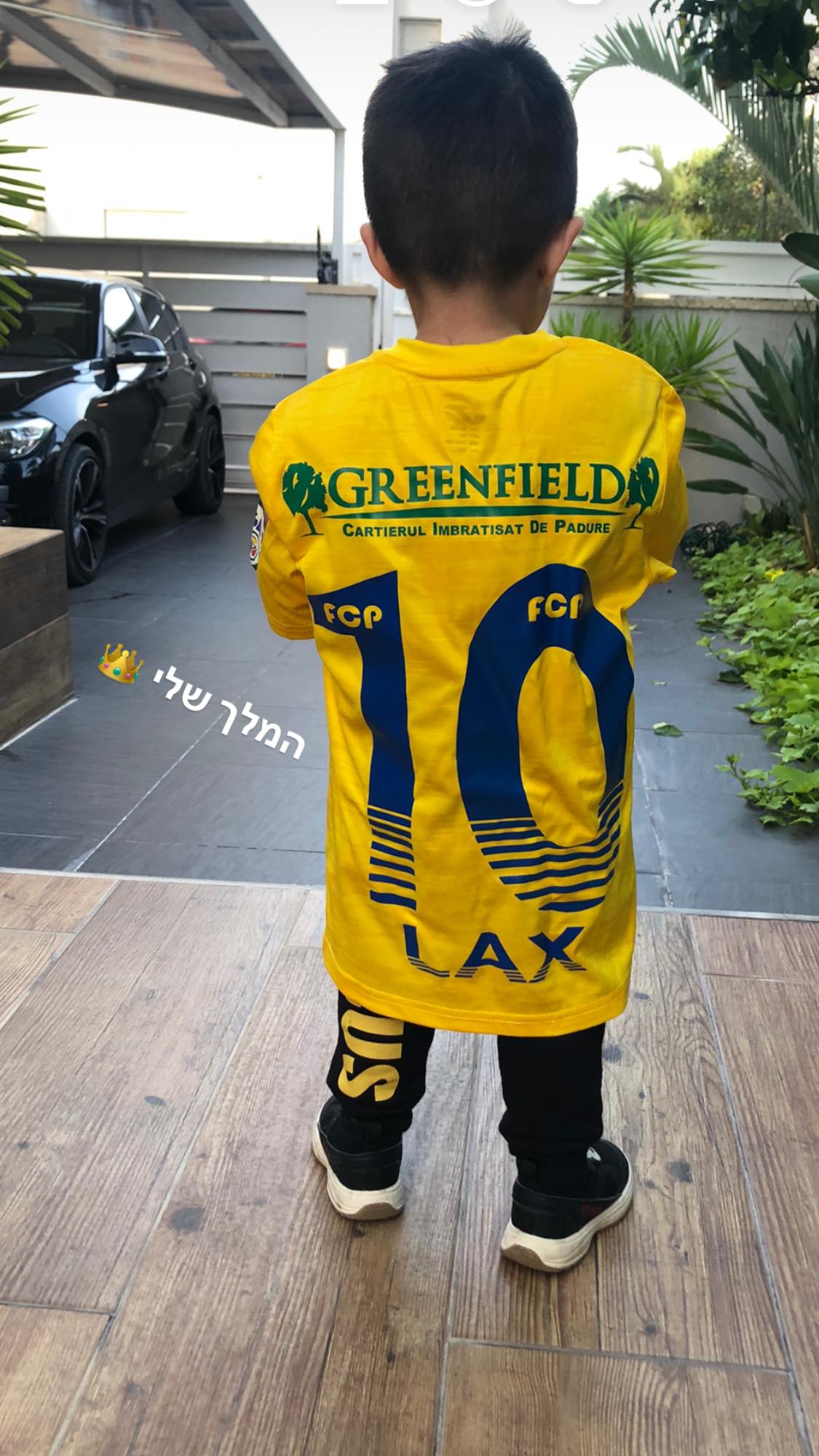 Nici în vacanță, acasă în Israel, mijlocașul central Nir Lax nu uită deloc de Petrolul! Nepotul său se dovedește, încă de pe acum un… mic “lup” și suporter al trupei găzarilor!