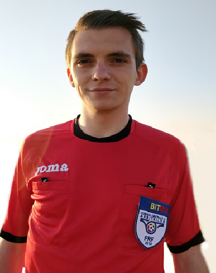 Arbitrul de-acum o săptămână de la meciul din Cupa României dintre Ceahlăul Piatra Neamț și Petrolul este… rezervă sâmbătă la Unirea Slobozia versus trupa “lupilor”, în campionatul L2! Bizare mai sunt căile… CCA-ului!