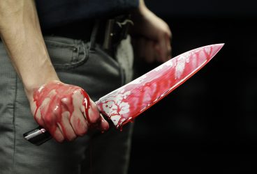 Tinerii se taie în cuțite la ordinea zilei într-o comună prahoveană