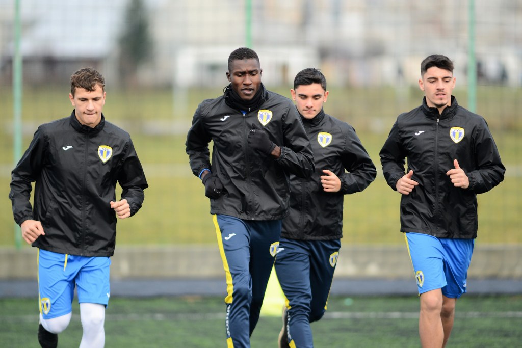 Fără altceva nou, încă, față de primul antrenament al anului, Petrolul “rupe” iarba sintetică din Parcul Municipal Vest, la testul Gacon! Cel mai bun, un “puști” născut în 2004, adus de președintele executiv Costel Lazăr tocmai din Bihor!