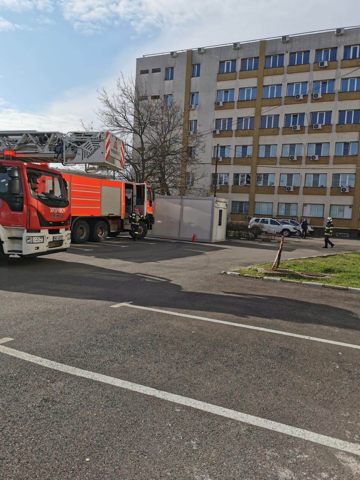 Tragedie la Spitalul Judeţean Ploieşti. O femeie a murit după ce s-a aruncat pe geam Tragedie la Spitalul Judeţean Ploieşti. O femeie a murit după ce s-a aruncat pe geam