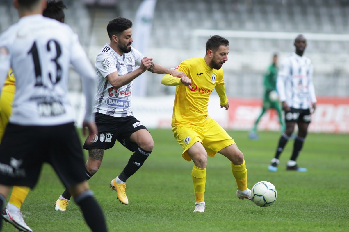 Cu o victorie obținută prin viciere de rezultat și un meci de doi lei poți accede în play-off! Cu două “blaturi” exact când trebuie, ajungi, la fel, în ultima fază a campionatului Ligii a II-a! Nedreptățită și apoi câștigând degeaba în deplasare, joci în play-out! Așa e când unele se “aud”, iar pentru altele nu există nici ochi, nici urechi!