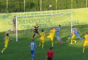 Fără Nir Lax la penultima “finală” din sezonul regular, Viorel Moldovan se bucură că îl va avea la dispoziție, atunci, pe Armando Vajushi. Antrenamentele continuă la Pleașa, dacă timpul va permite. Cu Miovenii, într-un “totul sau nimic”!