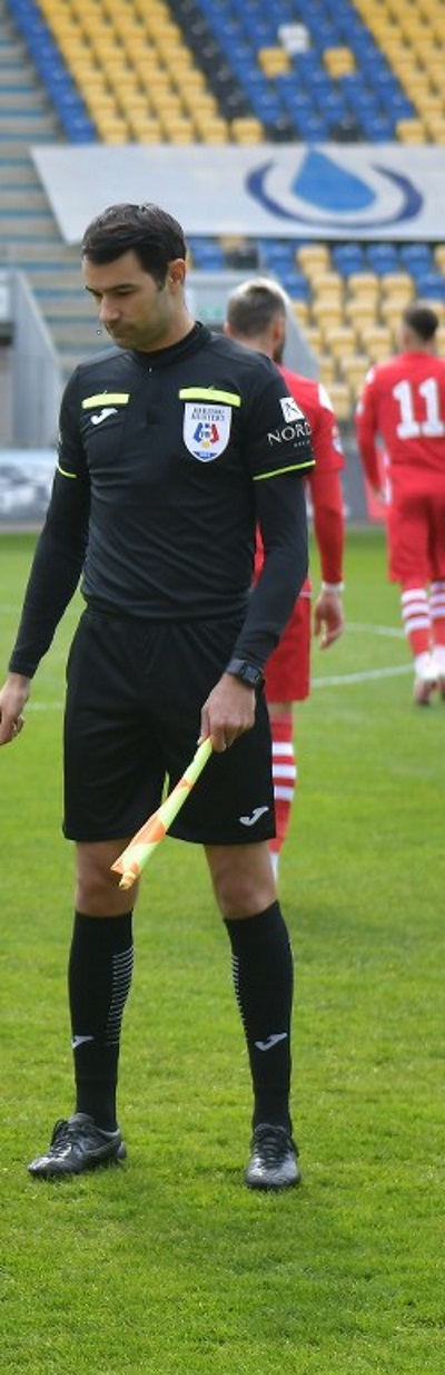 Ce mai vreți? S-a votat continuitatea și în iarnă, și… acum! Rezultatul, după eșecul survenit din ofsaid: încă un sezon (cel puțin) tot în Liga 2 pentru Petrolul și tot mai puținii fani ai săi!