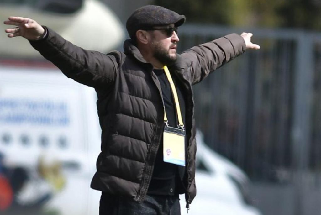 Oricare om cu o coloană vertebrală dreaptă, atunci când nu își îndeplinește sarcinile pentru care a fost plătit, demisionează pe loc! Oare, de ce numai un “Mascul Alfa”, nu?