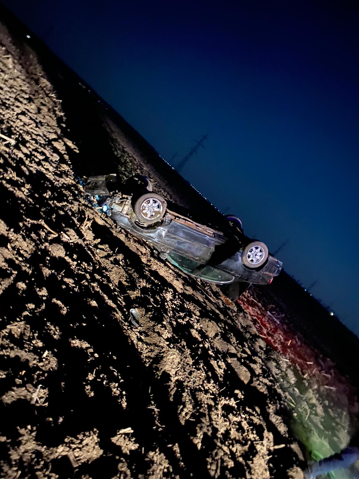 Urmărit de poliţie s-a răsturnat cu maşina şi a decedat Urmărit de poliţie s-a răsturnat cu maşina şi a decedat