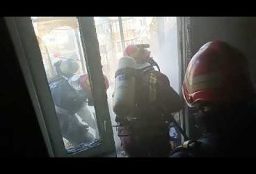 Incendiu la un balcon de bloc, în Ploiești