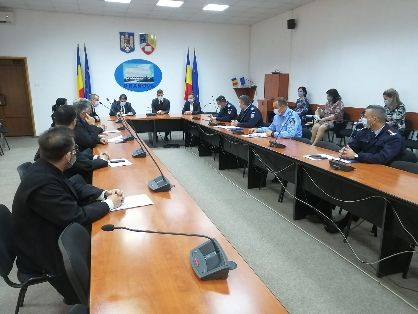 Prefectura a stabilit cu reprezentanții preoților prahoveni condițiile slujbelor de Paști Prefectura a stabilit cu reprezentanții preoților prahoveni condițiile slujbelor de Paști