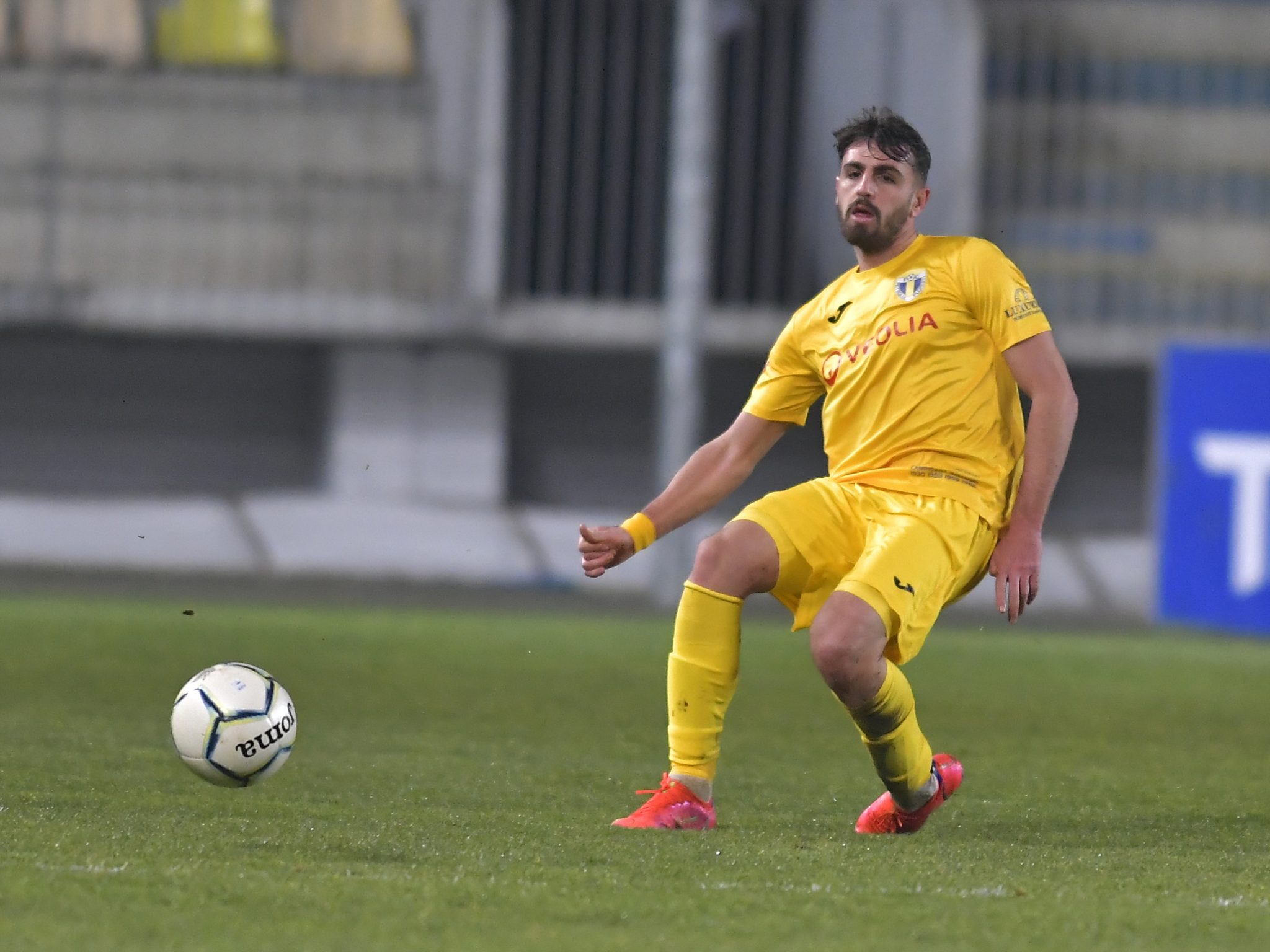 Povestea reală a venirii și… a plecării lui Nir Lax la/de la Petrolul. Fostul căpitan al lui Hapoel Tel Aviv a fost unul dintre cei mai titrați fotbaliști din lotul “lupilor” și cel mai disciplinat tactic!