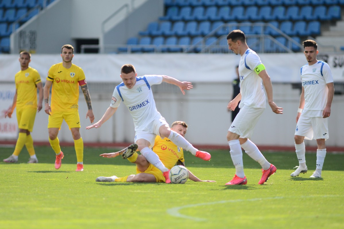 Fotbaliștii de la Petrolul pleacă la… băi, în week-end! Nu la tratament, ca înainte, ci pentru un meci cu mai multă miză pentru Unirea Slobozia! Dar, și locul 1 în play-out nu-i de lepădat! Fotbaliștii de la Petrolul pleacă la… băi, în week-end! Nu la tratament, ca înainte, ci pentru un meci cu mai multă miză pentru Unirea Slobozia! Dar, și locul 1 în play-out nu-i de lepădat!