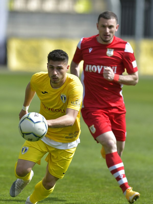 Petrolul primește astăzi “întăriri”: revin la antrenamente Romario și Lică. În schimb, a redevenit inapt de joc Huja! Dar, continuă să mai fie și alte indisponibilități în lotul “lupilor”! Petrolul primește astăzi “întăriri”: revin la antrenamente Romario și Lică. În schimb, a redevenit inapt de joc Huja! Dar, continuă să mai fie și alte indisponibilități în lotul “lupilor”!