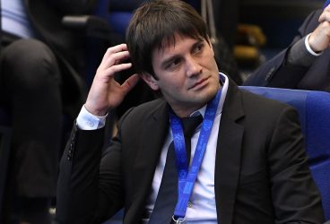 Se întreba un coleg de breaslă ce nevoie ar avea Cristi Chivu de Petrolul. Mă întreb, la rândul meu: Petrolul o avea nevoie de Cristi Chivu?