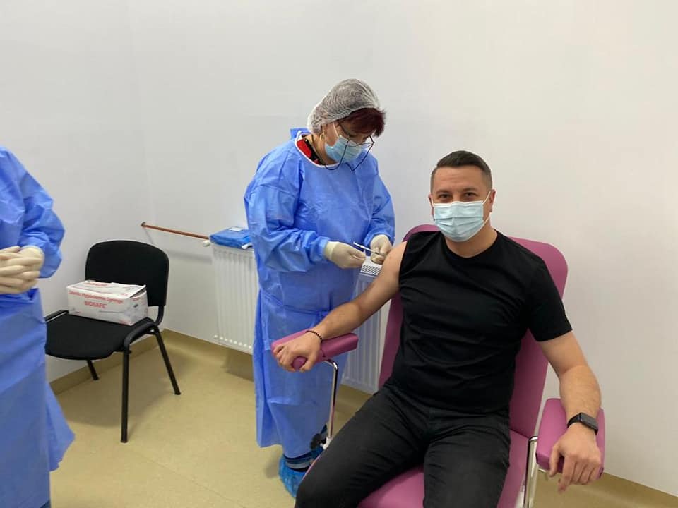 Primarul Ciprian Morărescu, exemplu personal în prima zi de funcționare a Centrului de vaccinare Filipeștii de Pădure Primarul Ciprian Morărescu, exemplu personal în prima zi de funcționare a Centrului de vaccinare Filipeștii de Pădure
