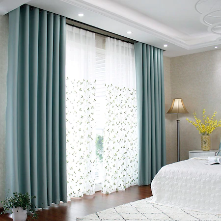 5 avantaje ale utilizării perdelelor și draperiilor, mai degrabă decât a jaluzelelor