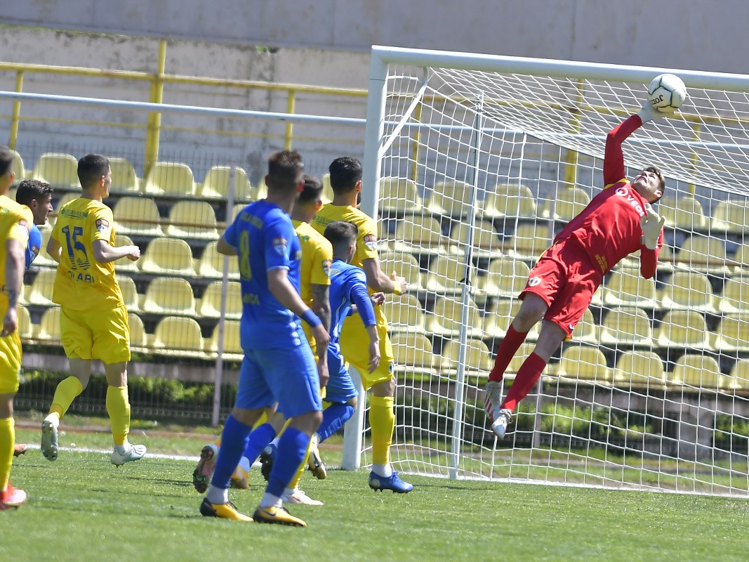 Conducerea Petrolului i-a reziliat contractul portarului Georgi Kitanov. Bulgarul a renunțat la plata salariului pe luna iunie! A semnat, în schimb, moldoveanul de peste Prut, Nicolai Cebotari, internațional al țării vecine