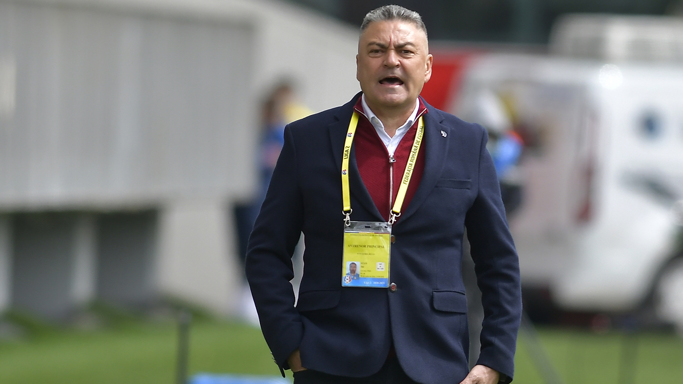 Îl vom vedea marți, la Blejoi, pe viitorul antrenor principal al Petrolului? Discuții cu Ilie Stan, dar negocierile nu se opresc, încă, la tehnicianul Gloriei, mai fiind și alte nume “pe țeavă”!