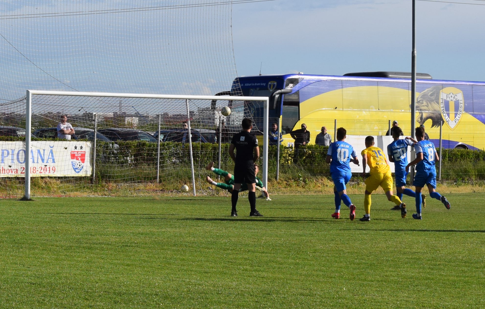 Bilanțul total al trialurilor selecționatelor mixte ale Petrolului: un eșec la limită, o victorie la scor și o remiză. Ultimul adversar, CS Blejoi, o echipă tot din L3, care merita mai mult decât locul 3 în Seria a V-a, mai puțin returul horror! Bilanțul total al trialurilor selecționatelor mixte ale Petrolului: un eșec la limită, o victorie la scor și o remiză. Ultimul adversar, CS Blejoi, o echipă tot din L3, care merita mai mult decât locul 3 în Seria a V-a, mai puțin returul horror!