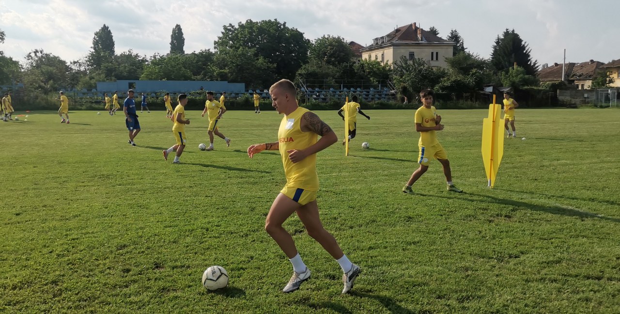 În primul meci amical din perioada de pregătire de vară, ACS Petrolul ’52 va da piept cu o… parte din CSO Plopeni! Antrenorul și trei jucători ai săi din Liga a III-a își doresc o nouă provocare, acum la CSO Tricolorul Breaza! În primul meci amical din perioada de pregătire de vară, ACS Petrolul ’52 va da piept cu o… parte din CSO Plopeni! Antrenorul și trei jucători ai săi din Liga a III-a își doresc o nouă provocare, acum la CSO Tricolorul Breaza!