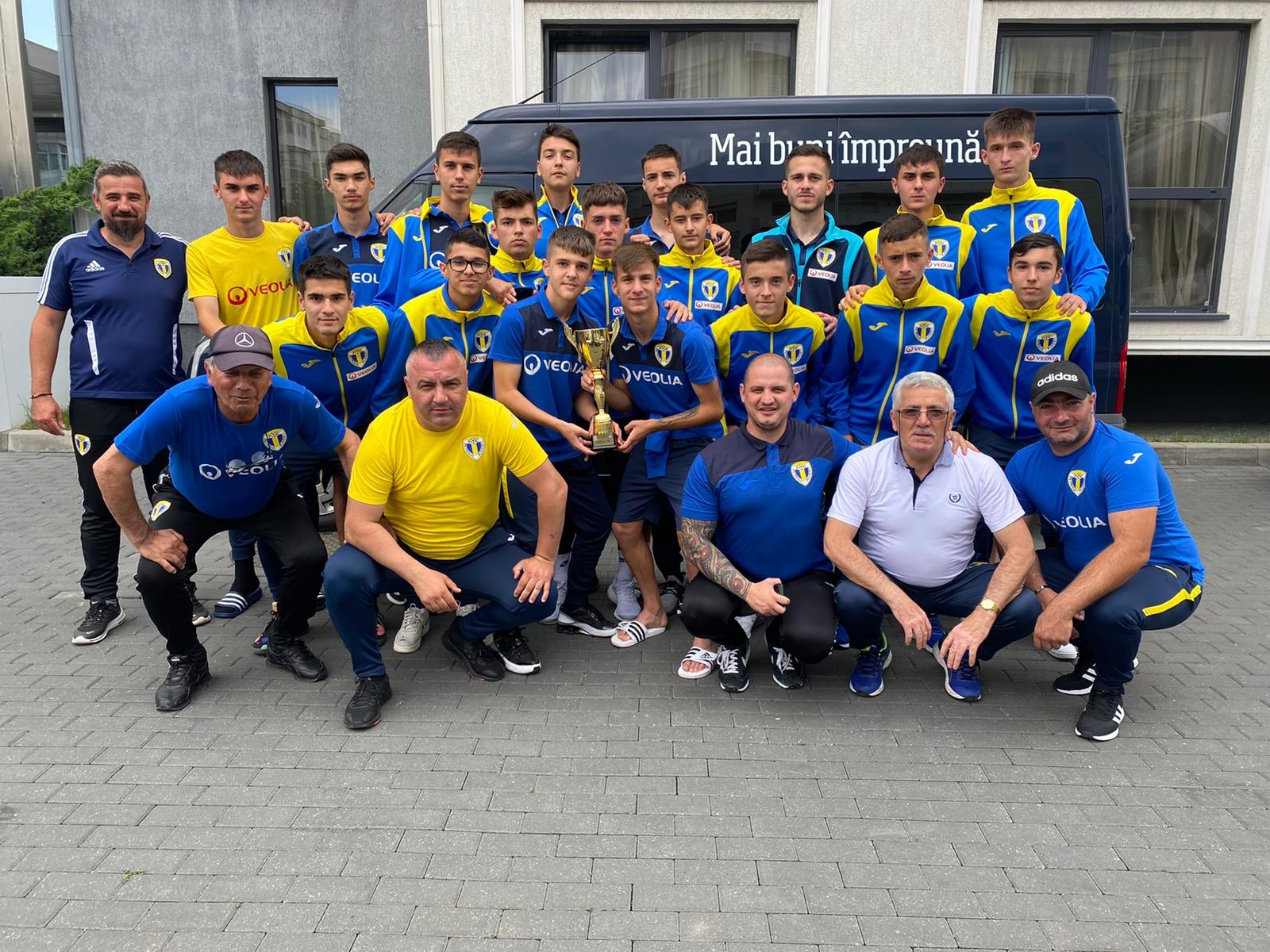 La pomul lăudat! Eșec dureros și fără drept de apel, în semifinala din Liga Elitelor! Petrolul “U 16”, prea mică pentru un… “război” (Academica Clinceni “U 16”) atât de mare, din turneul final al Ligii Elitelor! La pomul lăudat! Eșec dureros și fără drept de apel, în semifinala din Liga Elitelor! Petrolul “U 16”, prea mică pentru un… “război” (Academica Clinceni “U 16”) atât de mare, din turneul final al Ligii Elitelor!