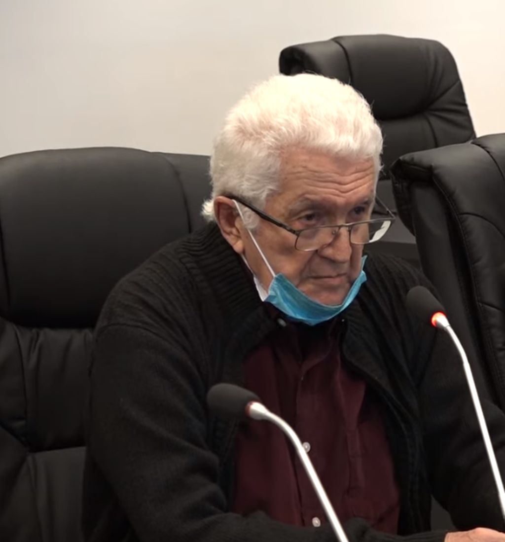 S-o fi dedus, la fostul sediu al Petrom, ce-a vrut realmente să spună Seniorul Mircea Dridea, la întâlnirea de la Primăria Ploiești? Ce-a cerut, de fapt, Costel Lazăr de la municipalitate s-o fi înțeles în cele din urmă? S-o fi dedus, la fostul sediu al Petrom, ce-a vrut realmente să spună Seniorul Mircea Dridea, la întâlnirea de la Primăria Ploiești? Ce-a cerut, de fapt, Costel Lazăr de la municipalitate s-o fi înțeles în cele din urmă?