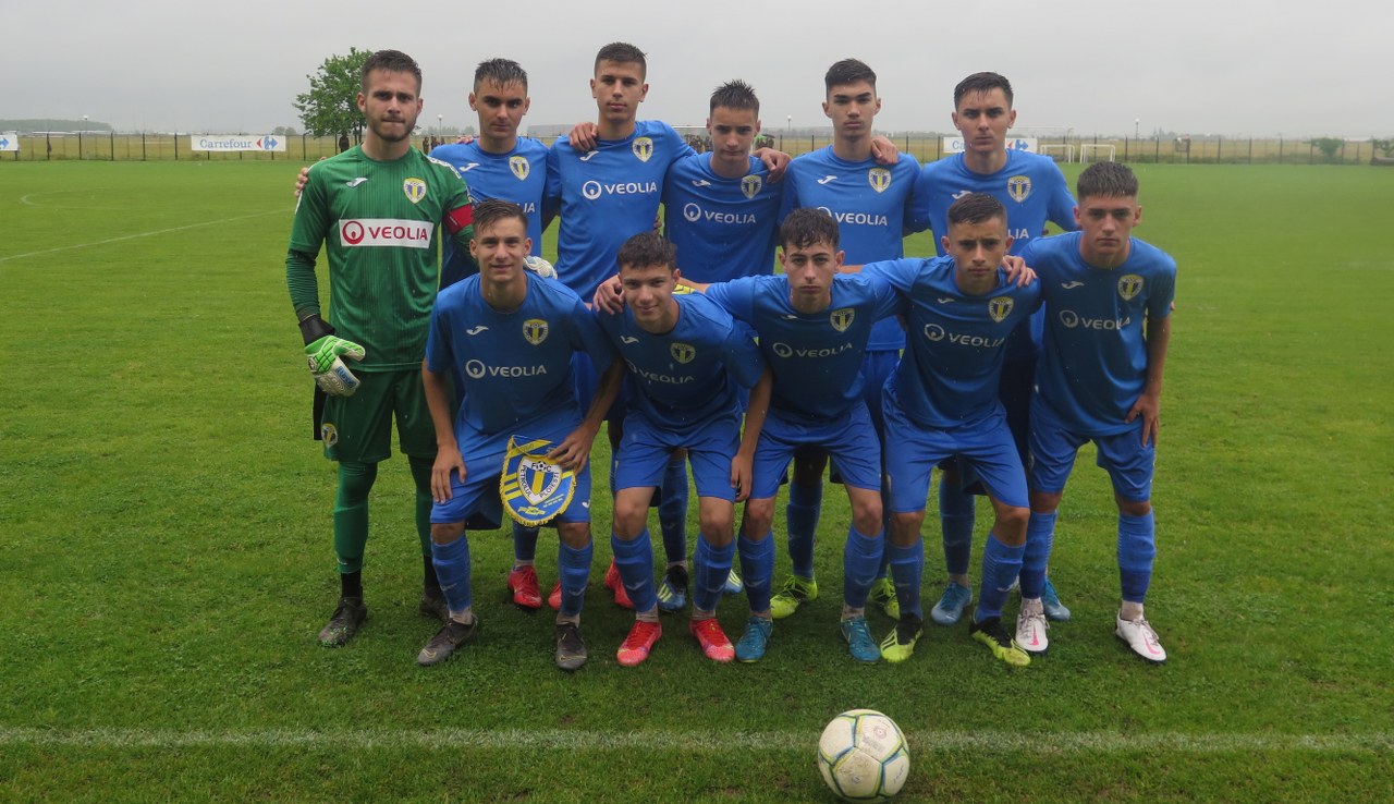De Ziua lor, cadou neașteptat, dar și deosebit de gustat, pentru copiii de la Petrolul “U 16”! Conducerea clubului a decis să le acorde o primă de calificare între primele opt echipe de profil din țară, urmată de o alta, de la turneul final al Ligii Elitelor, însă nu numai!