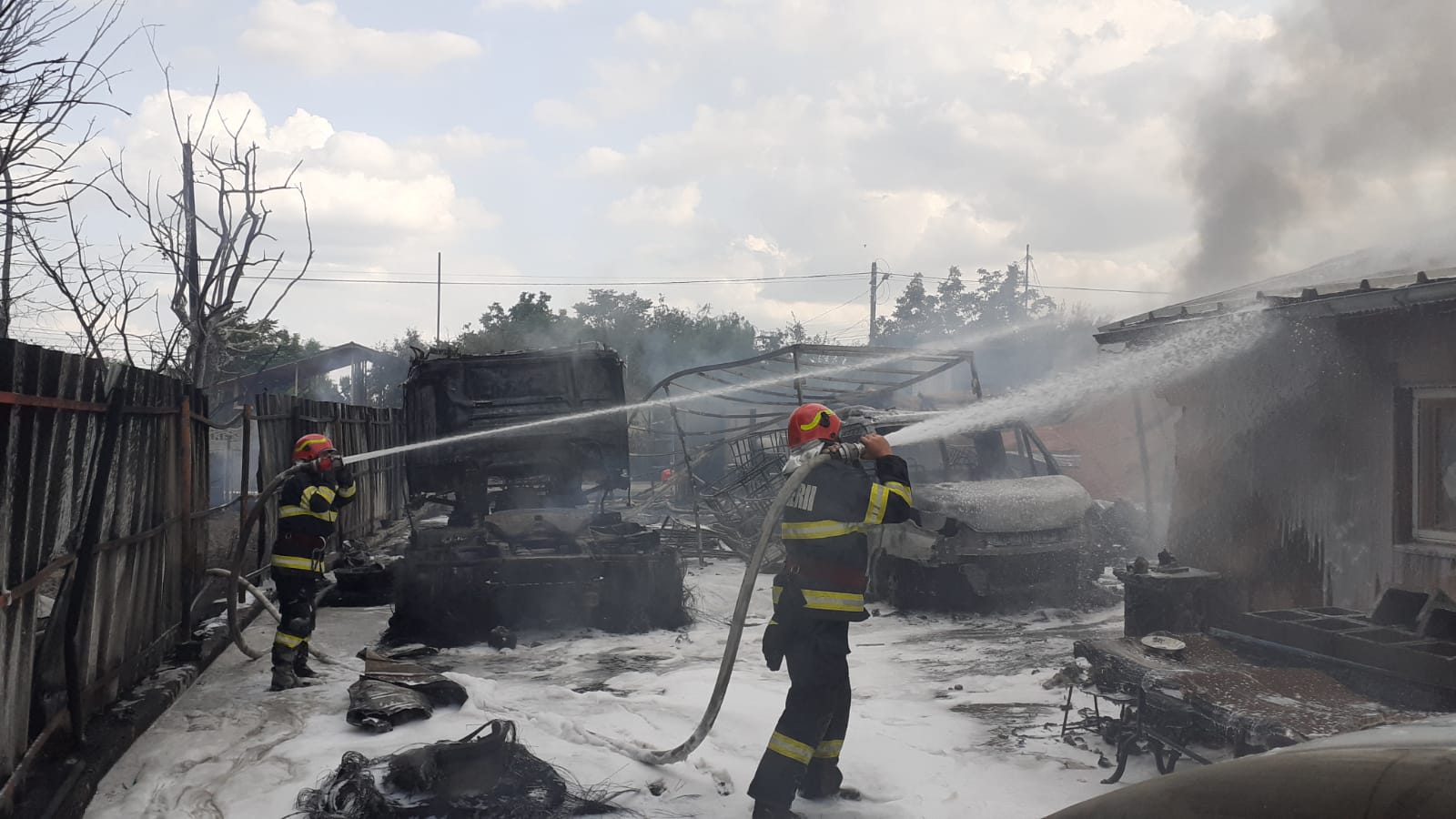 Incendiu devastator la un centru de încărcare butelii din Fântânele Incendiu devastator la un centru de încărcare butelii din Fântânele