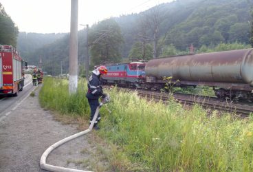 Incendiu la un vagon de tren plin cu benzină, pe Valea Prahovei