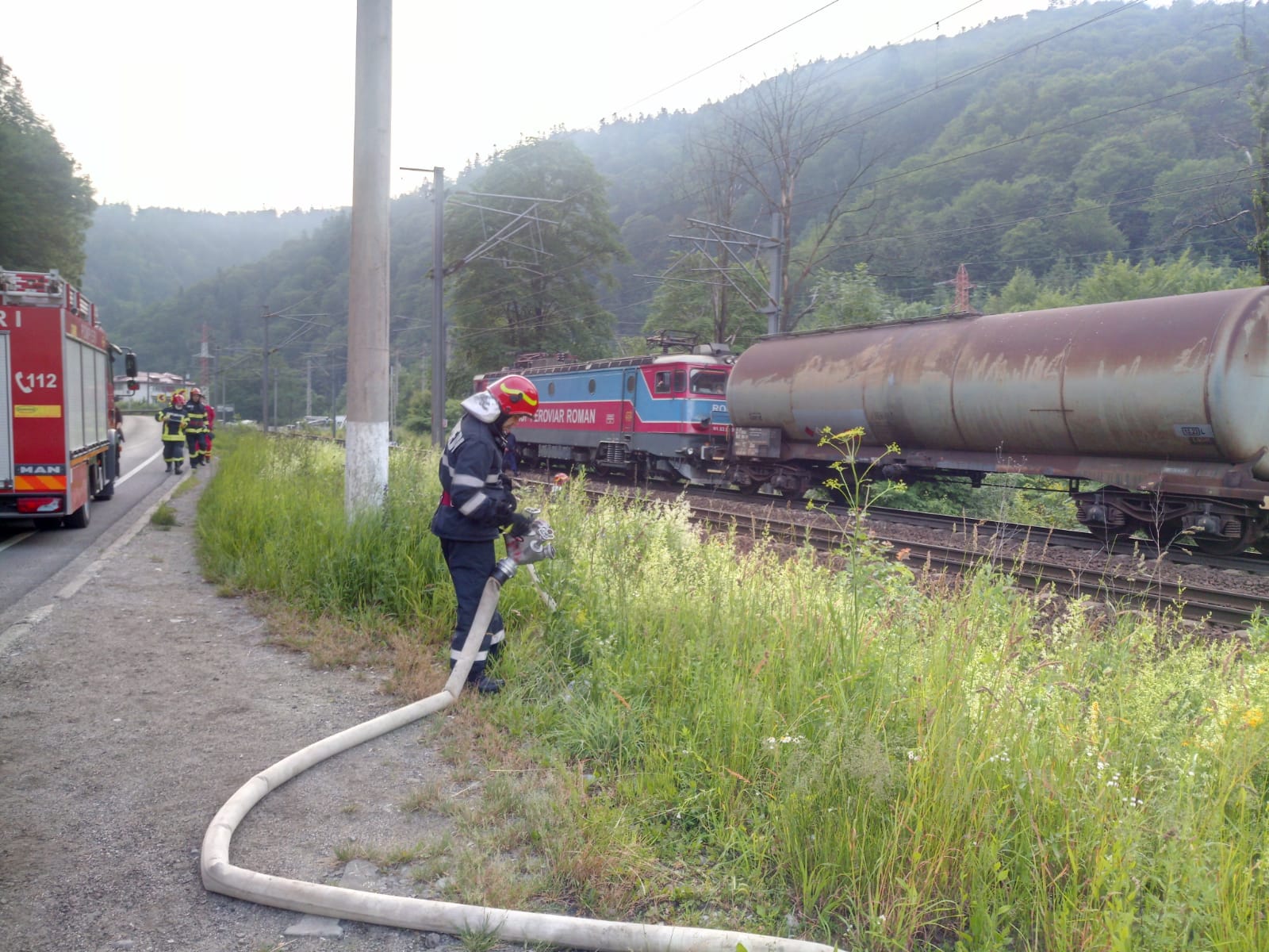Incendiu la un vagon de tren plin cu benzină, pe Valea Prahovei Incendiu la un vagon de tren plin cu benzină, pe Valea Prahovei