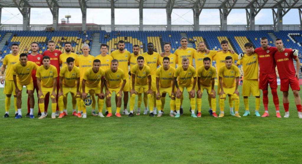 Două urmașe ale unor cluburi de tradiție din fotbalul autohton, duel de debut de sezon la oră de matineu! ACS Petrolul ’52 Ploiești – Politehnica Iași, o confruntare între echipe cu tehnicieni noi. Cel al oaspeților a antrenat formația “lupilor” în primăvara lui 2020