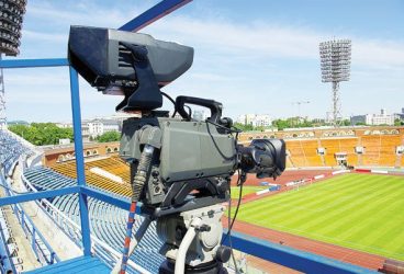 Cu opt zile înaintea startului campionatului Ligii a II-a, Federația Română de Fotbal și televiziunile deținătoare ale drepturilor exclusive de transmisie au stabilit programul primei etape. Meciul ACS Petrolul ’52 – Politehnica Iași, singurul de la matineu care va fi preluat în direct
