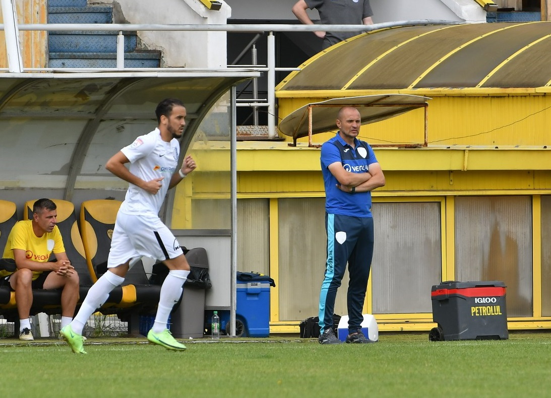 Săptămâna aceasta, Nae Constantin mărește “strocul” meciurilor amicale ale Petrolului ’52 de dinaintea viitorului sezon. In crescendo ca eșalon, adversarele vor fi Petrolul 95 (L4), Unirea Ungheni (L3) și, respectiv, Chindia Târgoviște (L1)