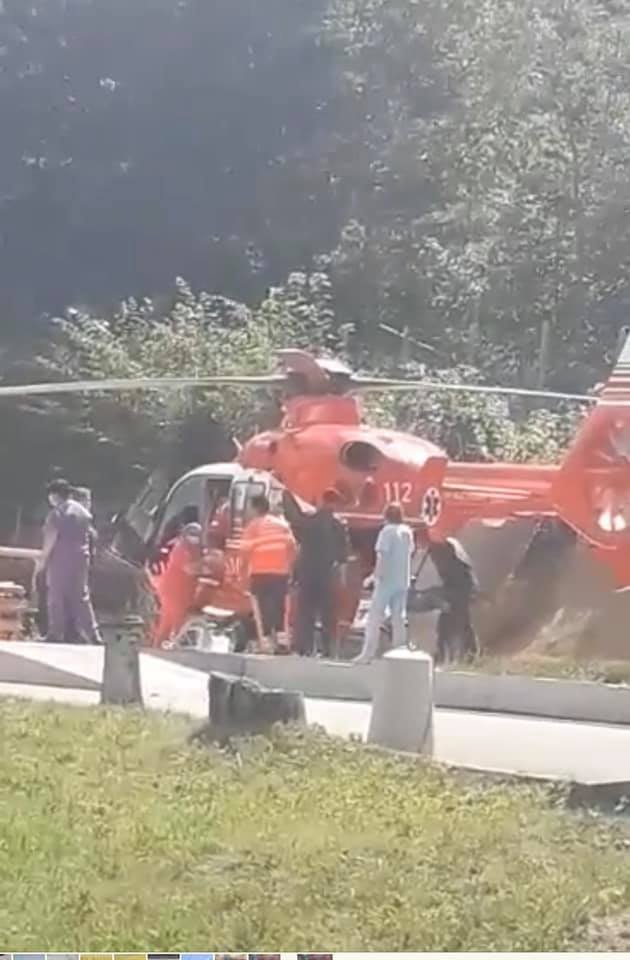 Elicopterul SMURD a preluat de la Sinaia un copil accidentat pe motocicletă Elicopterul SMURD a preluat de la Sinaia un copil accidentat pe motocicletă