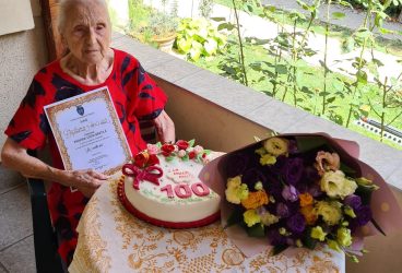 Primăria sărbătorește o ploieșteancă la împlinirea unui secol de viață!
